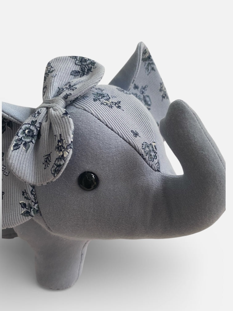 Sitting / Standing Elephant Keepsake