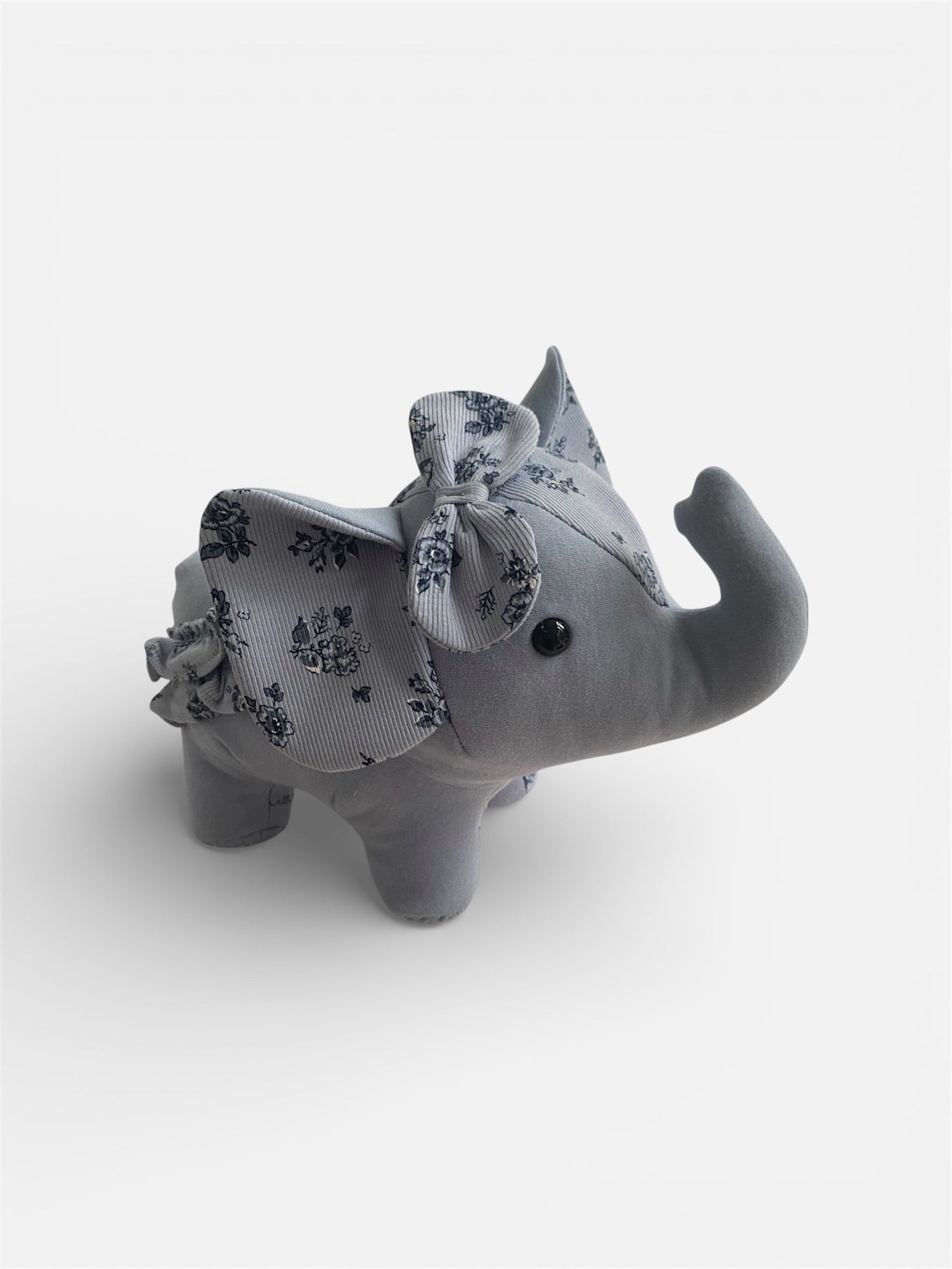 Sitting / Standing Elephant Keepsake